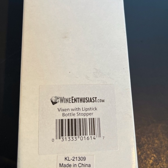 New in Box Two Wine Enthusiast Bottle Stoppers Vixen and Blitzen  Set of 2 - Picture 2 of 14